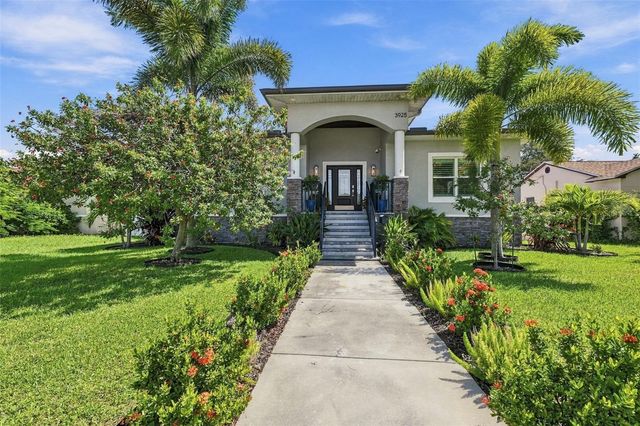 3925 1ST STREET NE, St Petersburg, FL 33703