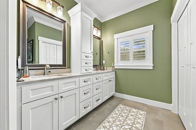 3925 1ST STREET NE, St Petersburg, FL 33703