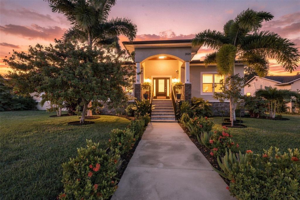 3925 1ST STREET NE, St Petersburg, FL 33703