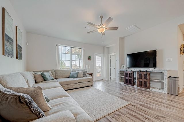 8526 Treetop Heights Drive, Baytown, TX 77523