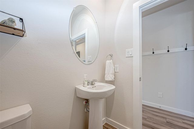 8526 Treetop Heights Drive, Baytown, TX 77523