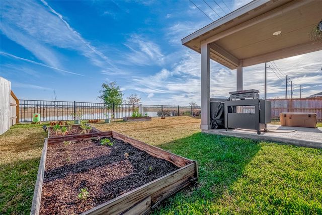 8526 Treetop Heights Drive, Baytown, TX 77523