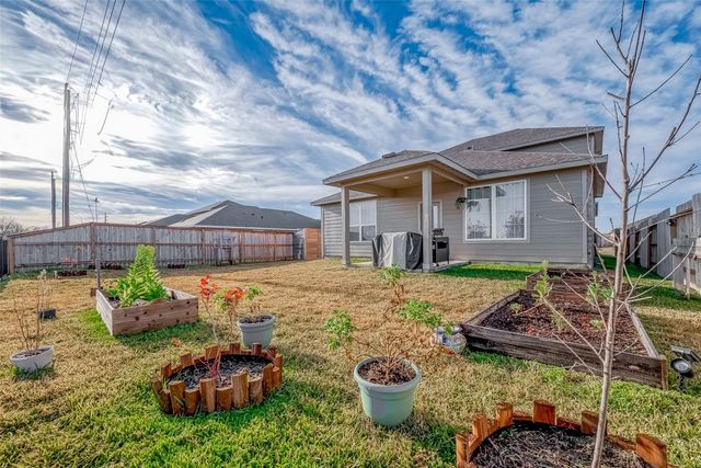 8526 Treetop Heights Drive, Baytown, TX 77523