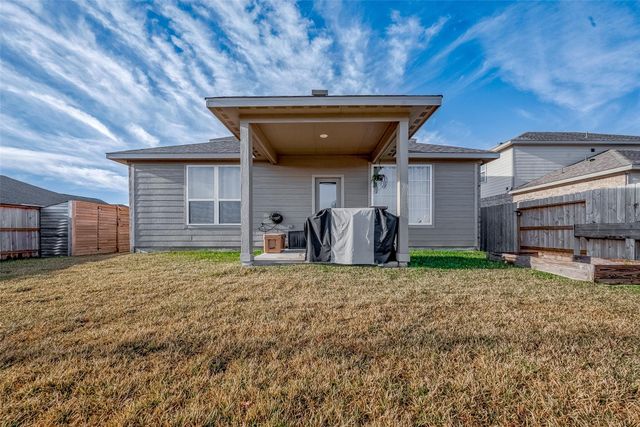 8526 Treetop Heights Drive, Baytown, TX 77523