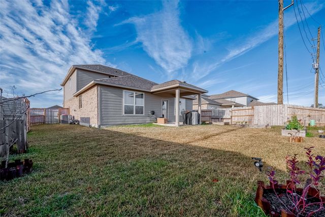 8526 Treetop Heights Drive, Baytown, TX 77523