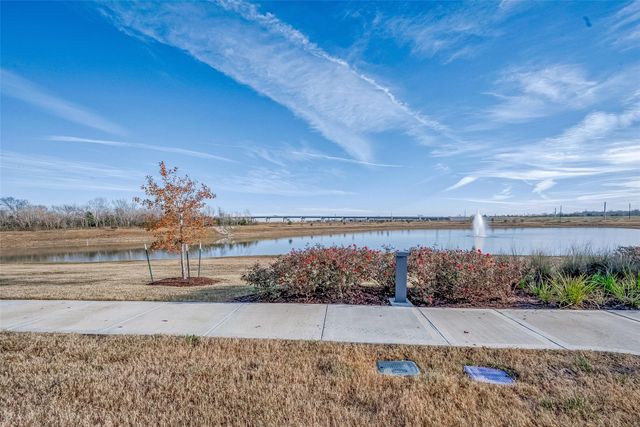 8526 Treetop Heights Drive, Baytown, TX 77523