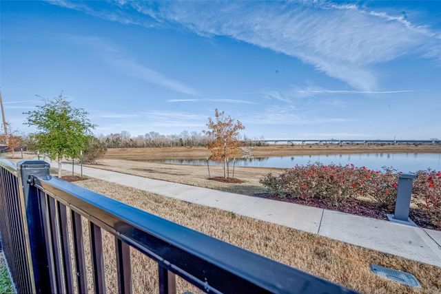 8526 Treetop Heights Drive, Baytown, TX 77523