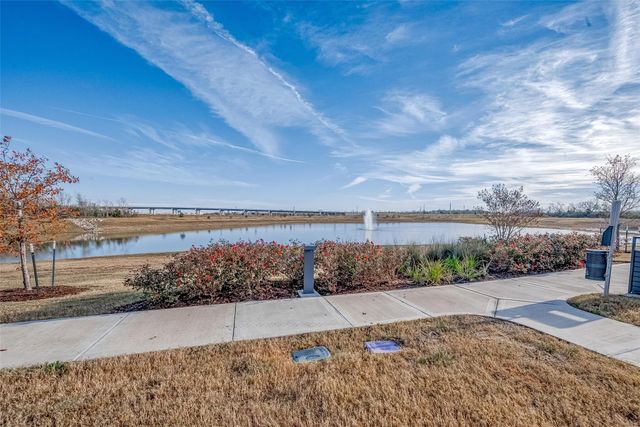8526 Treetop Heights Drive, Baytown, TX 77523
