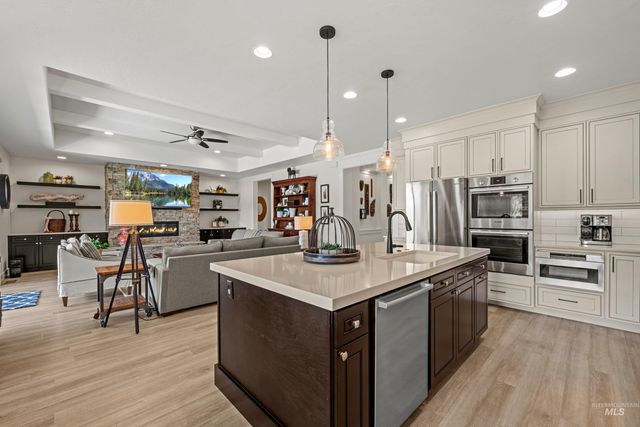 7707 E Damon Ln, Nampa, ID 83687