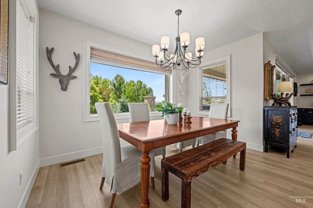 7707 E Damon Ln, Nampa, ID 83687