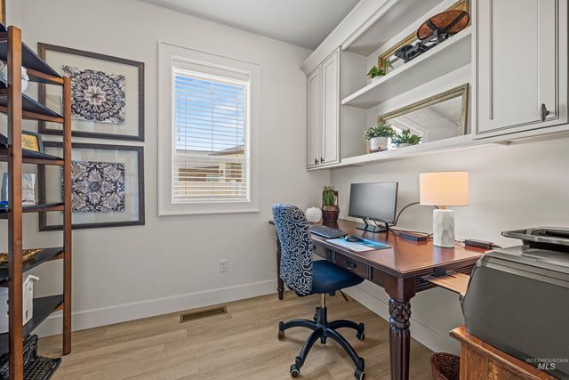 7707 E Damon Ln, Nampa, ID 83687