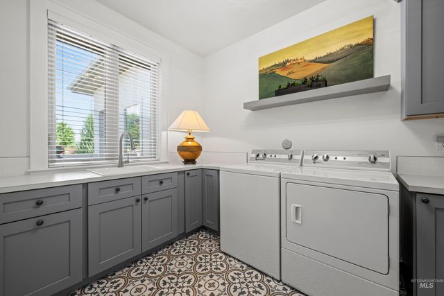 7707 E Damon Ln, Nampa, ID 83687