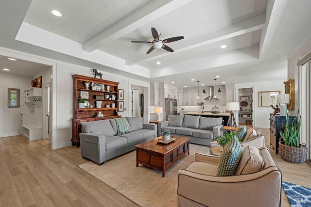 7707 E Damon Ln, Nampa, ID 83687