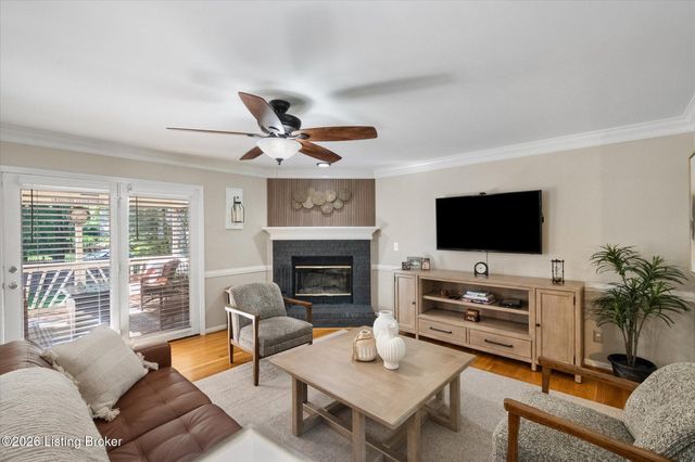 7804 Amber Glen Ct, Louisville, KY 40220