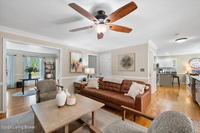 7804 Amber Glen Ct, Louisville, KY 40220