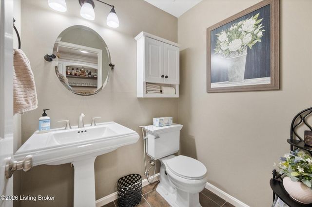 7804 Amber Glen Ct, Louisville, KY 40220