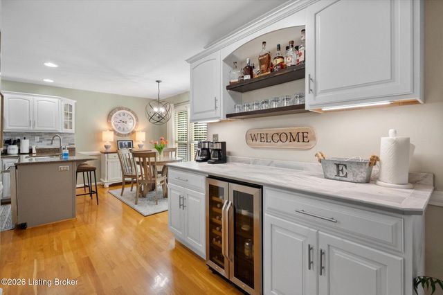 7804 Amber Glen Ct, Louisville, KY 40220