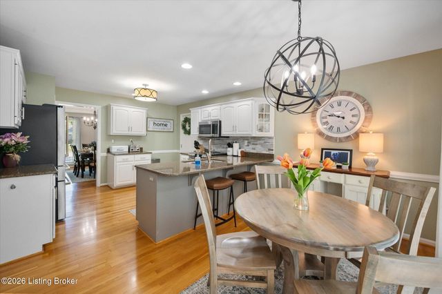 7804 Amber Glen Ct, Louisville, KY 40220