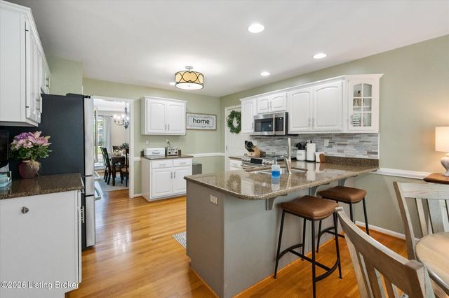 7804 Amber Glen Ct, Louisville, KY 40220