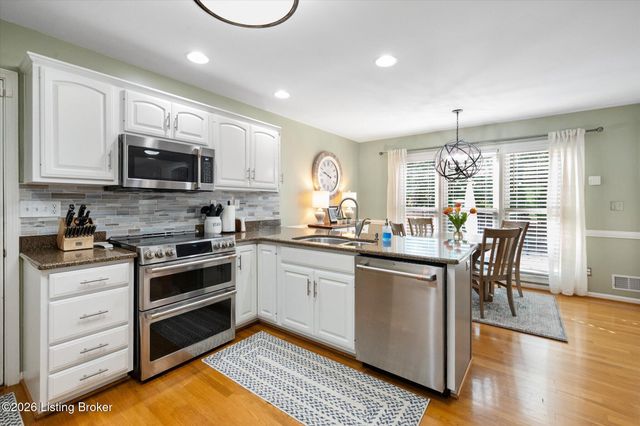 7804 Amber Glen Ct, Louisville, KY 40220