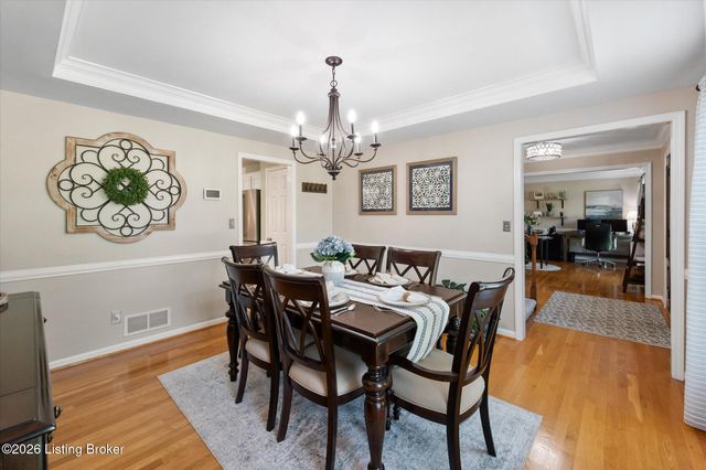 7804 Amber Glen Ct, Louisville, KY 40220