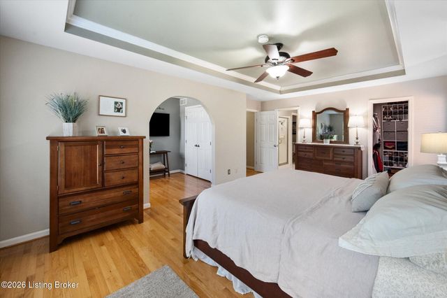 7804 Amber Glen Ct, Louisville, KY 40220