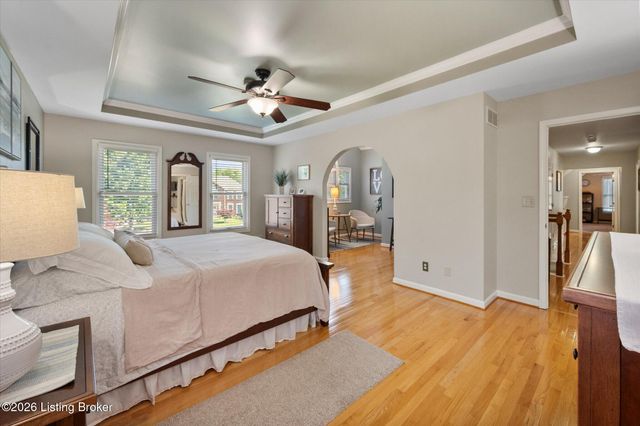 7804 Amber Glen Ct, Louisville, KY 40220