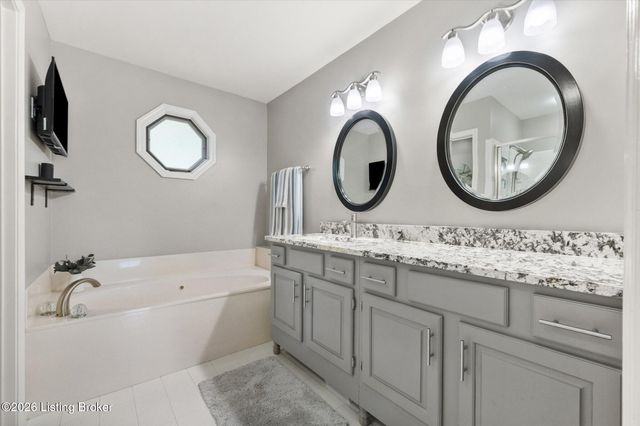 7804 Amber Glen Ct, Louisville, KY 40220