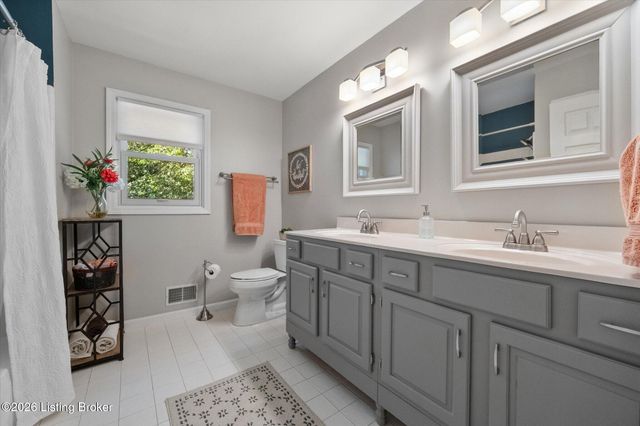 7804 Amber Glen Ct, Louisville, KY 40220