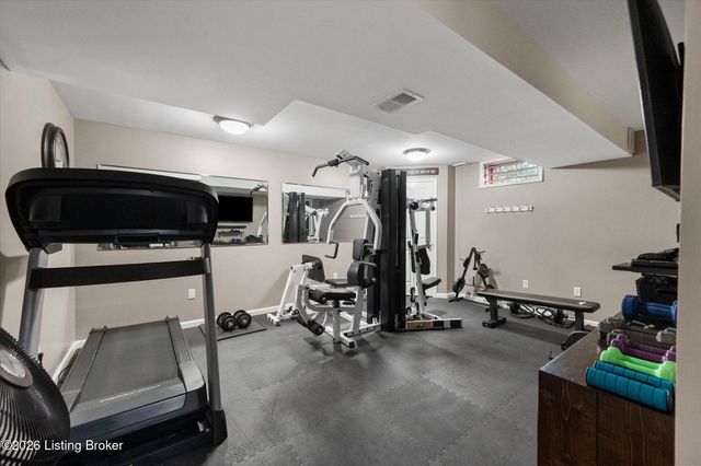 7804 Amber Glen Ct, Louisville, KY 40220