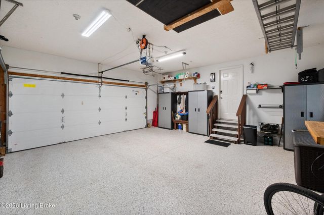 7804 Amber Glen Ct, Louisville, KY 40220