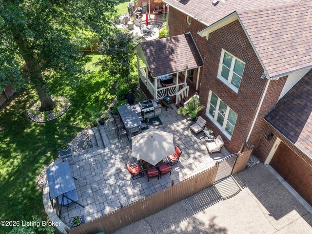 7804 Amber Glen Ct, Louisville, KY 40220
