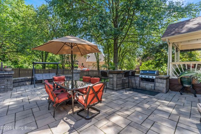 7804 Amber Glen Ct, Louisville, KY 40220