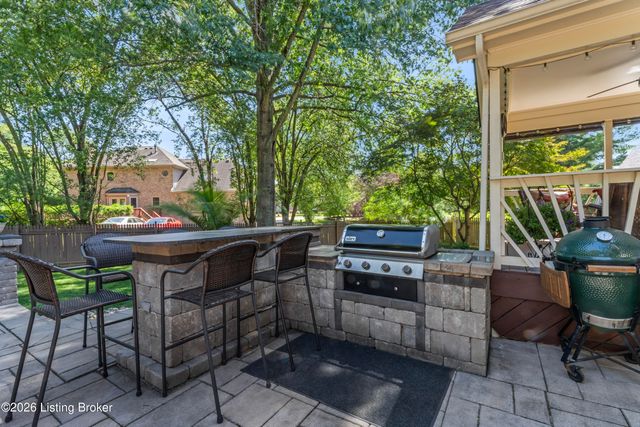 7804 Amber Glen Ct, Louisville, KY 40220