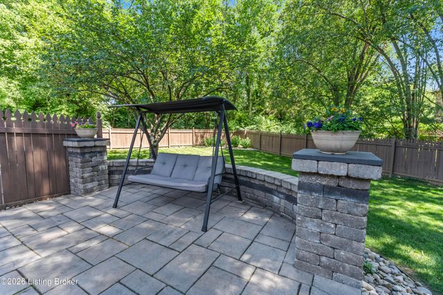 7804 Amber Glen Ct, Louisville, KY 40220
