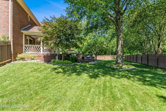 7804 Amber Glen Ct, Louisville, KY 40220