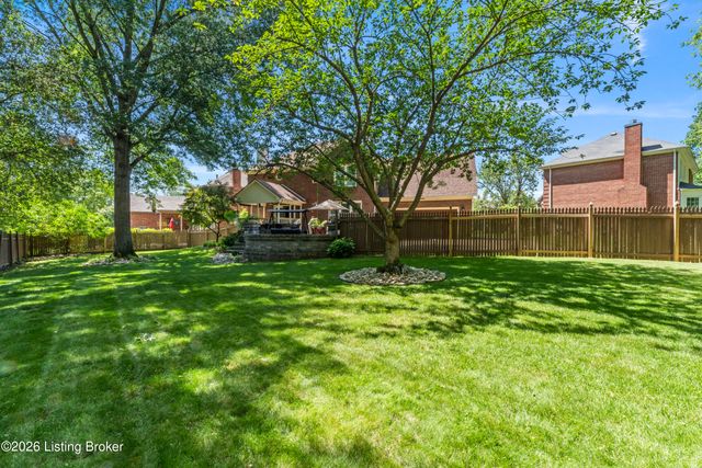 7804 Amber Glen Ct, Louisville, KY 40220