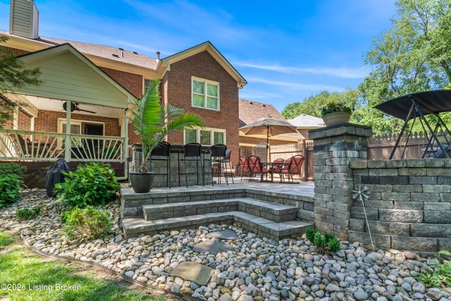 7804 Amber Glen Ct, Louisville, KY 40220