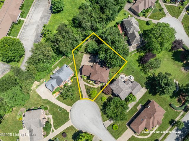 7804 Amber Glen Ct, Louisville, KY 40220