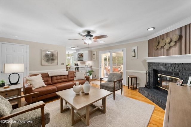 7804 Amber Glen Ct, Louisville, KY 40220
