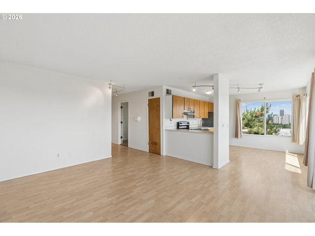 3701 Sw CONDOR Ave V2, Portland, OR 97239