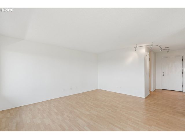 3701 Sw CONDOR Ave V2, Portland, OR 97239