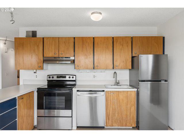 3701 Sw CONDOR Ave V2, Portland, OR 97239