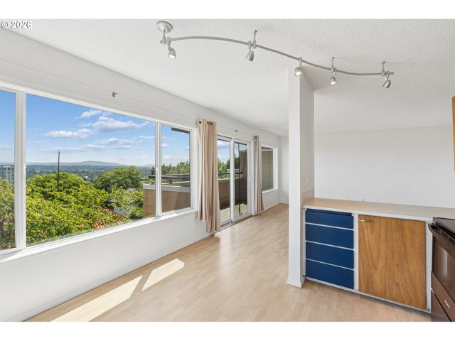 3701 Sw CONDOR Ave V2, Portland, OR 97239