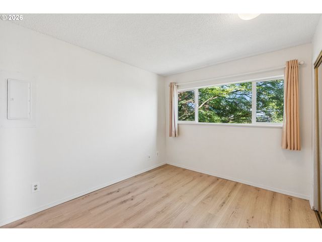 3701 Sw CONDOR Ave V2, Portland, OR 97239