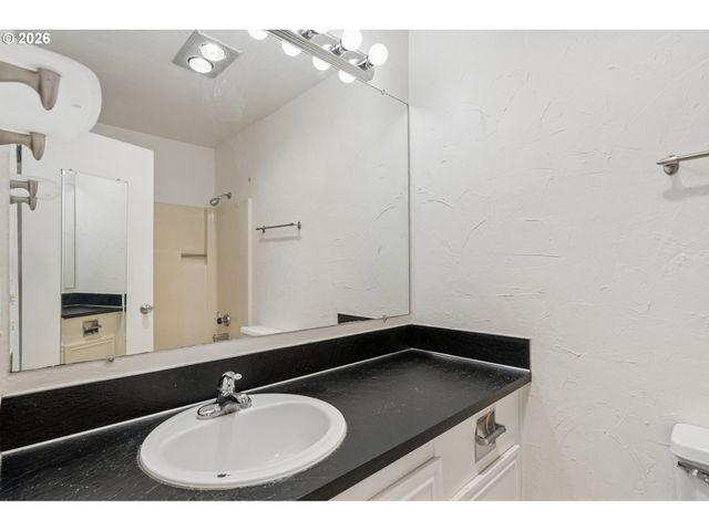 3701 Sw CONDOR Ave V2, Portland, OR 97239