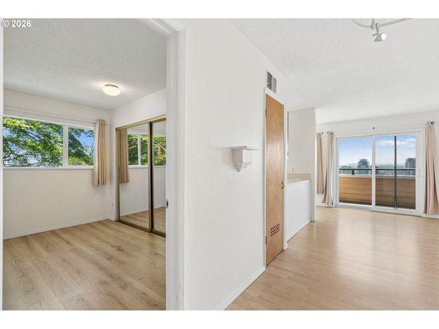 3701 Sw CONDOR Ave V2, Portland, OR 97239