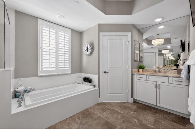 915 Bay Colony Drive S, Juno Beach, FL 33408
