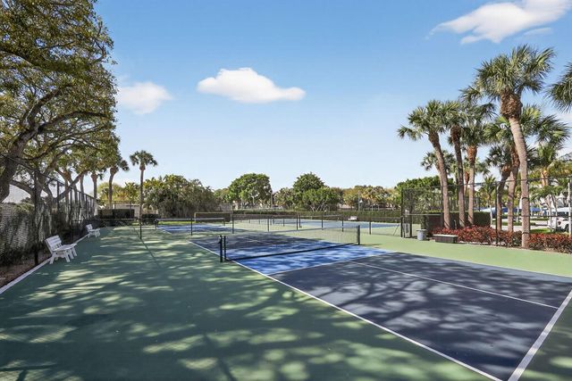 915 Bay Colony Drive S, Juno Beach, FL 33408