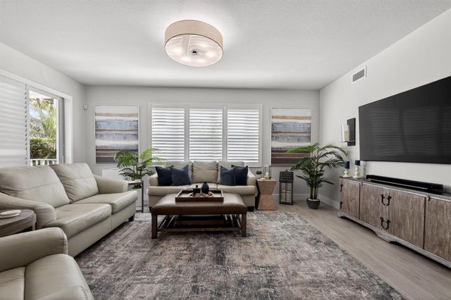915 Bay Colony Drive S, Juno Beach, FL 33408